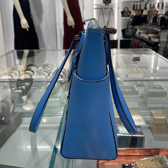 MICHAEL KORS
Jet Set Large Crossgrain Leather Top-Zip Charlotte Tote Bag
NWT - Picture 13 of 16